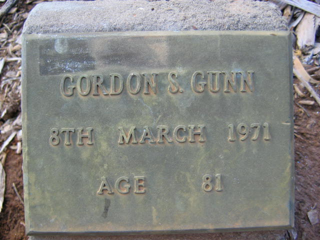 Plaque for Gordon Gunn 1971, Centennial Park  (900 KB)
 
(Click on Picture to View Full Size)