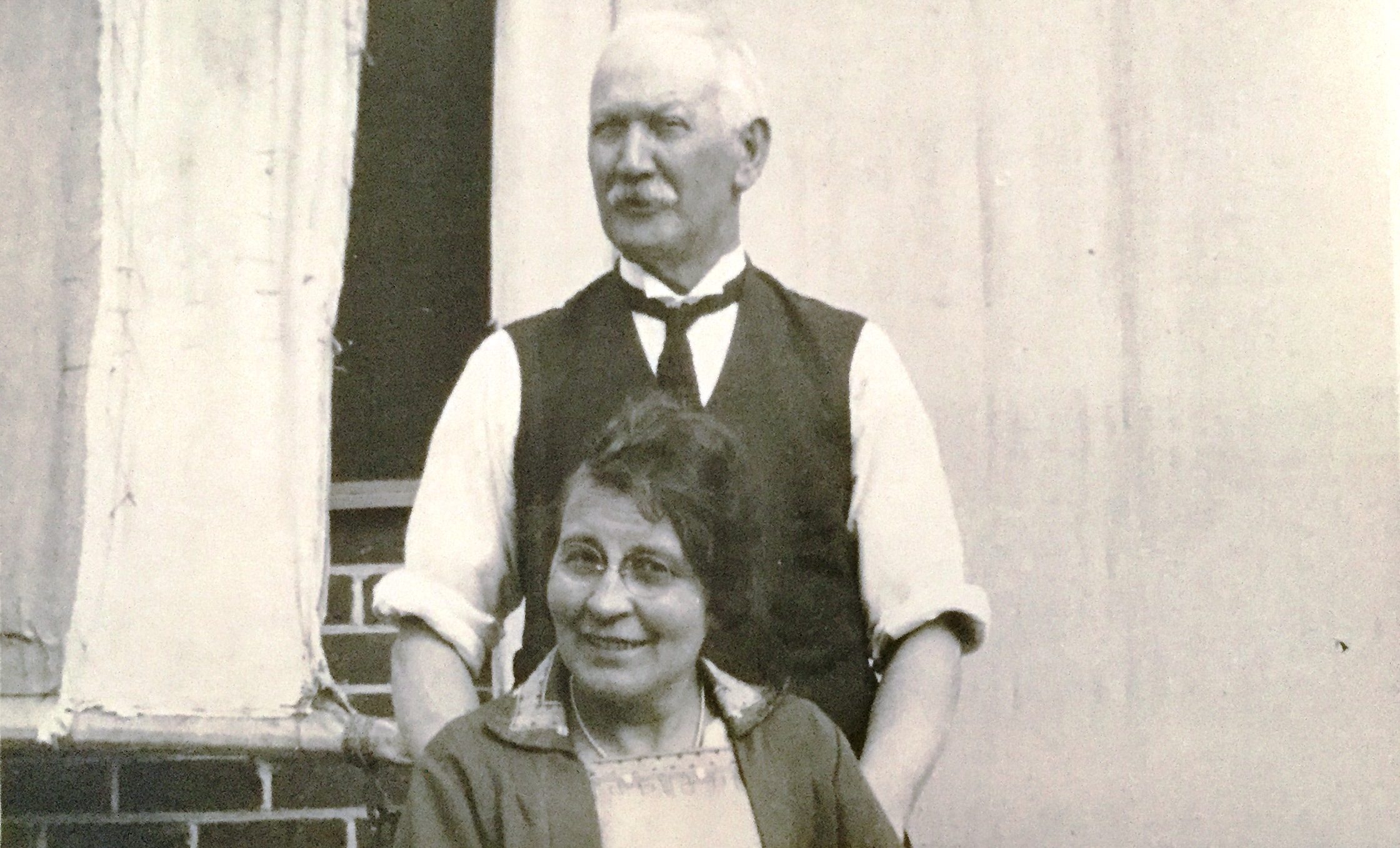 Ernest Laurence & Lillian Hughes  (8905 KB)
 
(Click on Picture to View Full Size)