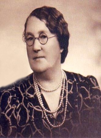 Amy Hughes nee Lewis c1940s  (437 KB)
 
(Click on Picture to View Full Size)