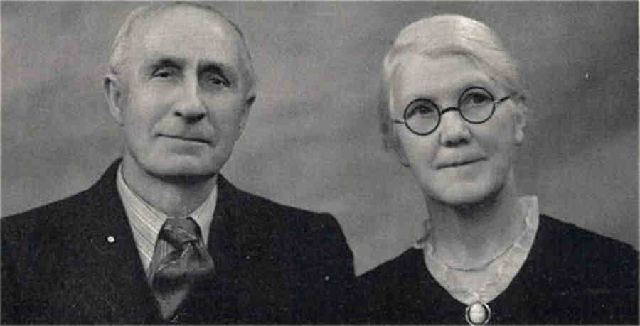 Will & Lou Arney  (1210 KB)
 
(Click on Picture to View Full Size)
