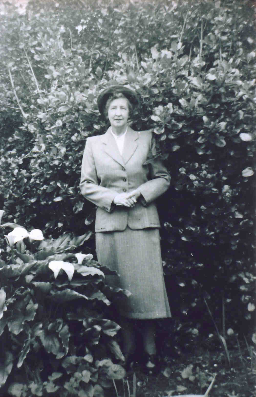 Hilda Hughes nee Curnow at Middleton  (4980 KB)
 
(Click on Picture to View Full Size)