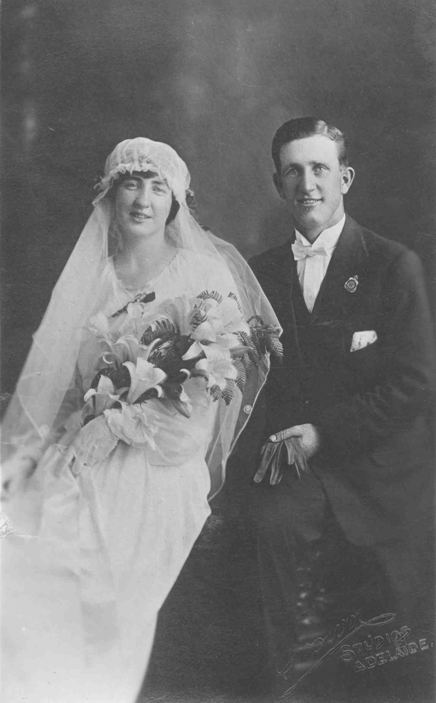 Bill & Hilda Wedding 1919  (10158 KB)
 
(Click on Picture to View Full Size)