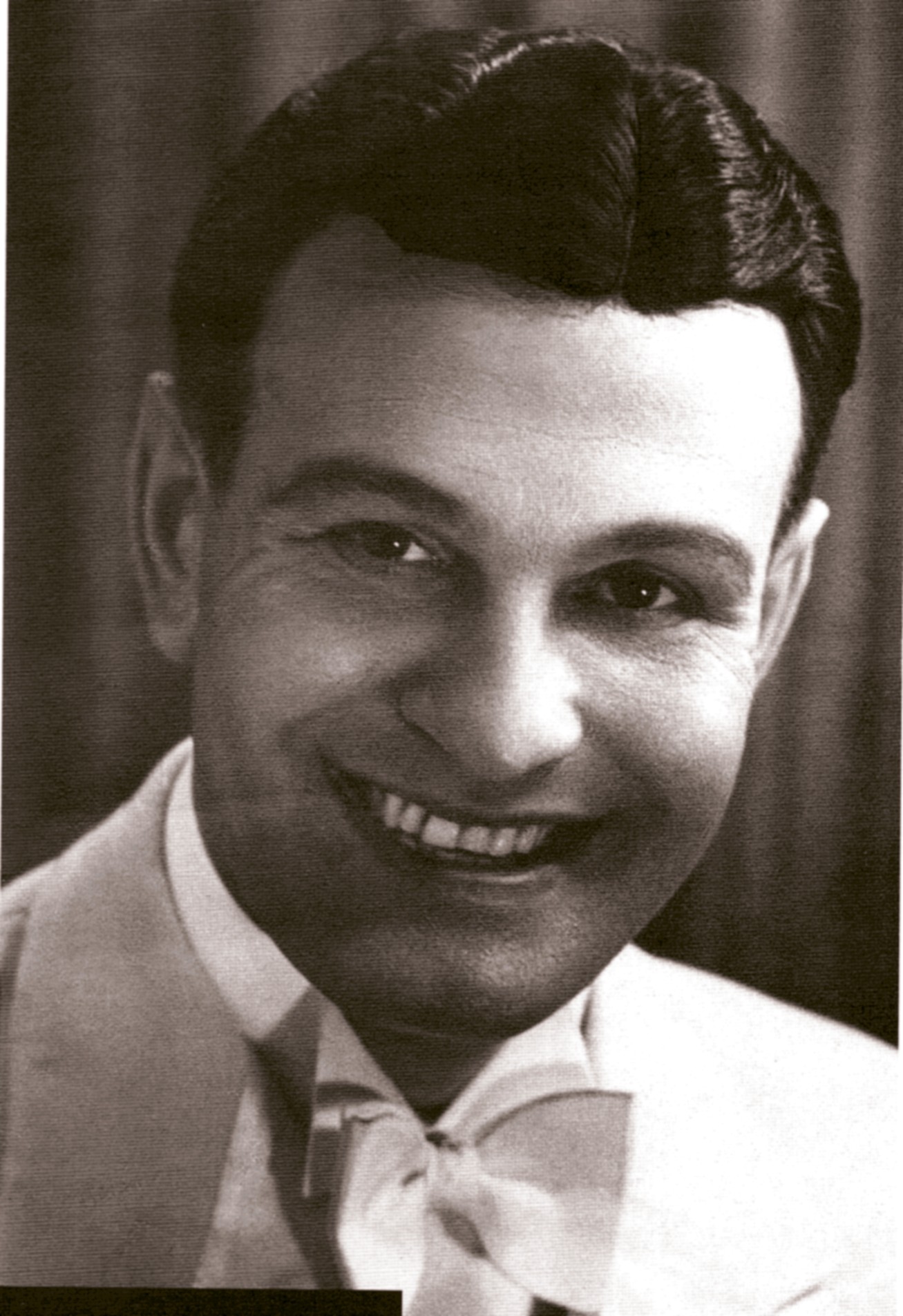 Penn Hughes in his hey day  (7311 KB)
 
Image Courtesy of: 'When the Might Wurlitzer  Reigned in The Regent' by John Thiele.
(Click on Picture to View Full Size)