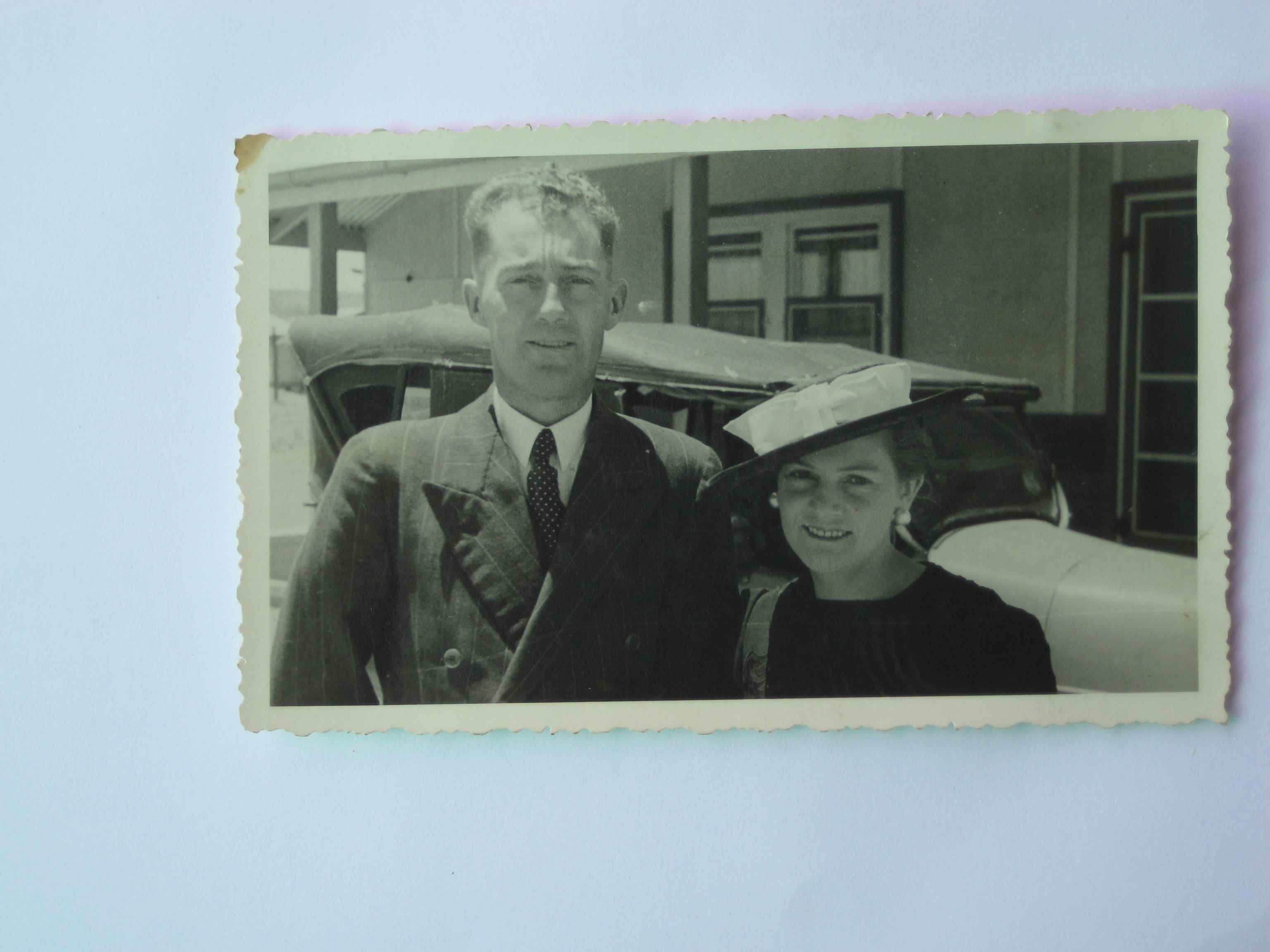 Laurie & Gladys outside their home in Whyalla c1940.  (20736 KB)
 
(Click on Picture to View Full Size)
